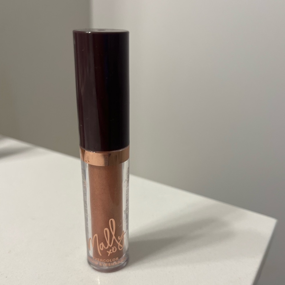 Mally Beauty Liquid Eyeshadow in Cake Pop Shimmer